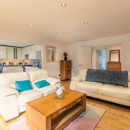 London Stratford - Spacious 2 Bed Flat With Secured Parking & Private Garden Exteriör bild