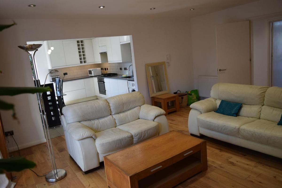 London Stratford - Spacious 2 Bed Flat With Secured Parking & Private Garden Exteriör bild