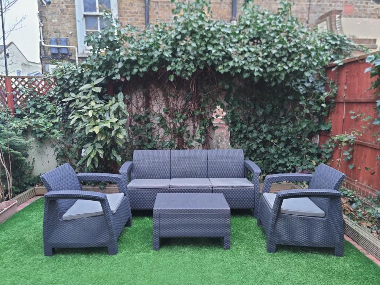 London Stratford - Spacious 2 Bed Flat With Secured Parking & Private Garden Exteriör bild