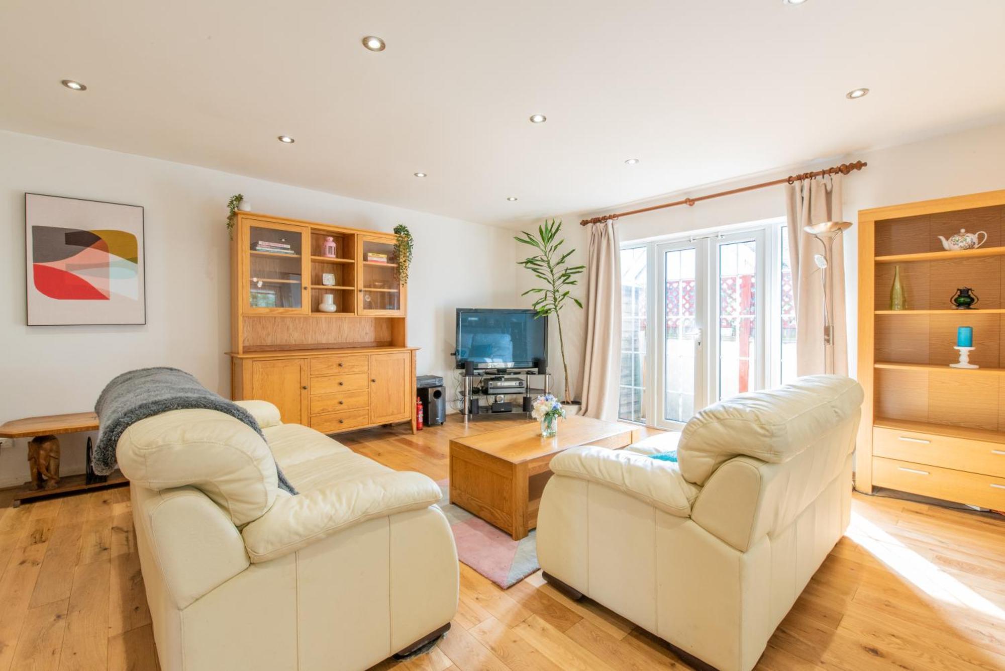 London Stratford - Spacious 2 Bed Flat With Secured Parking & Private Garden Exteriör bild