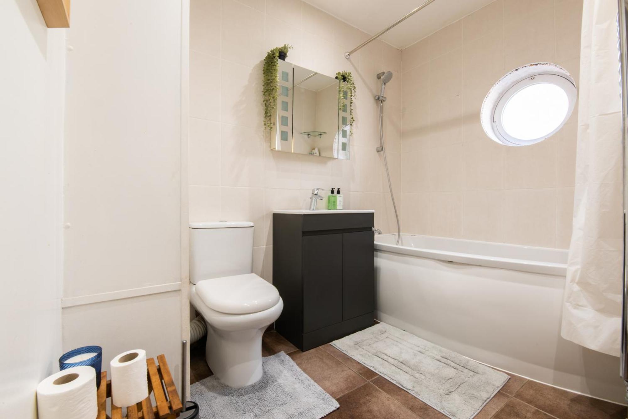 London Stratford - Spacious 2 Bed Flat With Secured Parking & Private Garden Exteriör bild