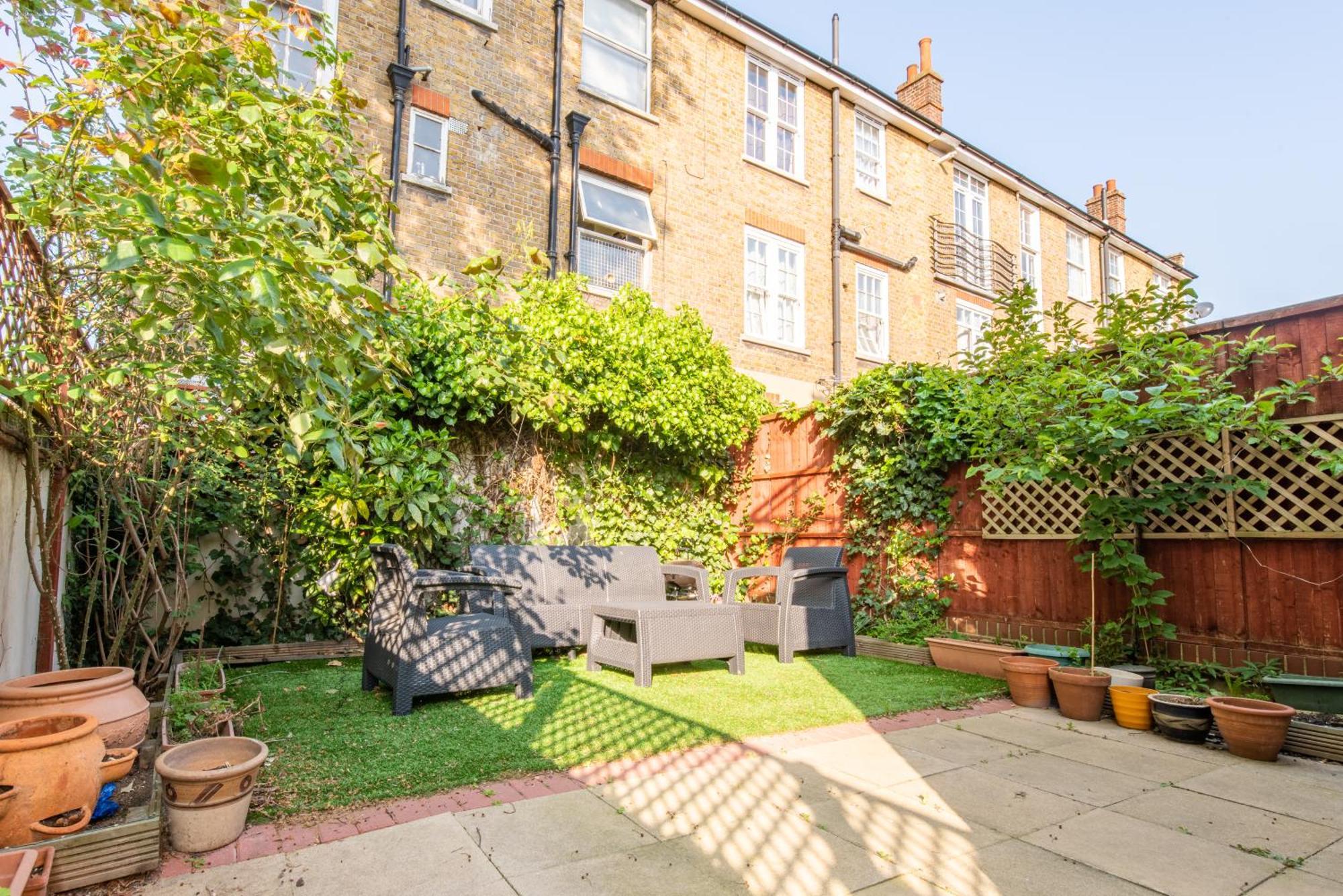 London Stratford - Spacious 2 Bed Flat With Secured Parking & Private Garden Exteriör bild